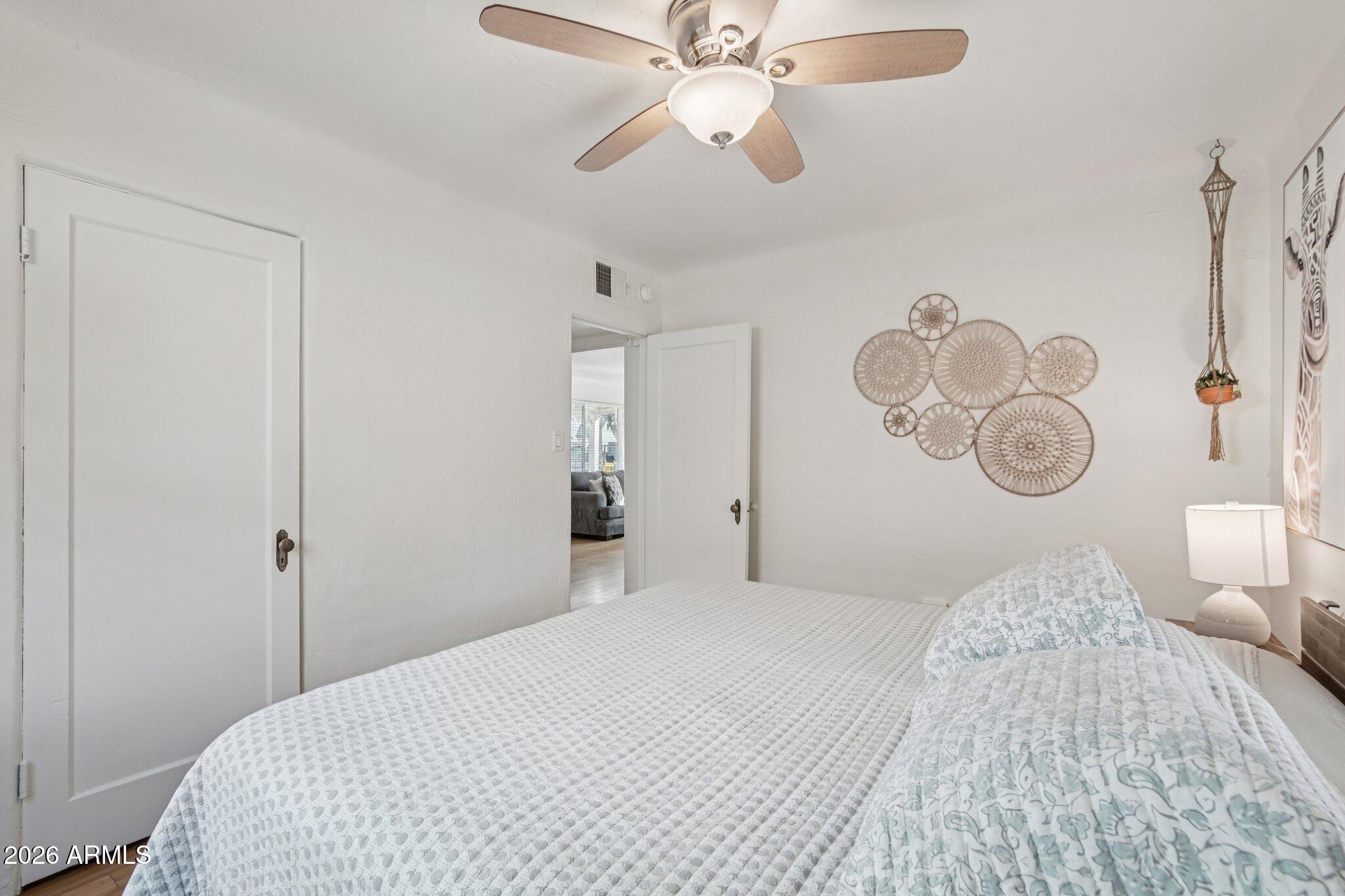 1838 North Mitchell Street Phoenix, AZ 85006 - Photo 15 of 47 21-web-or-mls-N Mitchell St-S2701-021