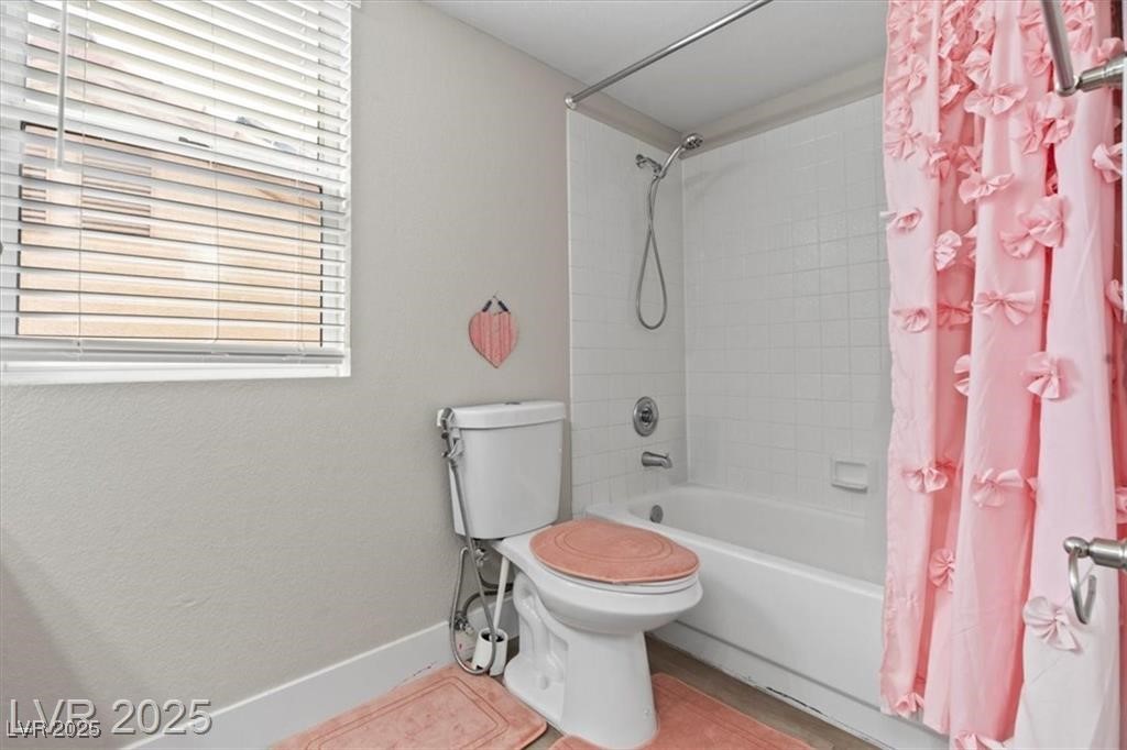9416 Rolling Ridge Lane Las Vegas, NV 89134 - Photo 27 of 34 Full bath featuring shower / bath combo and tile patterned floors