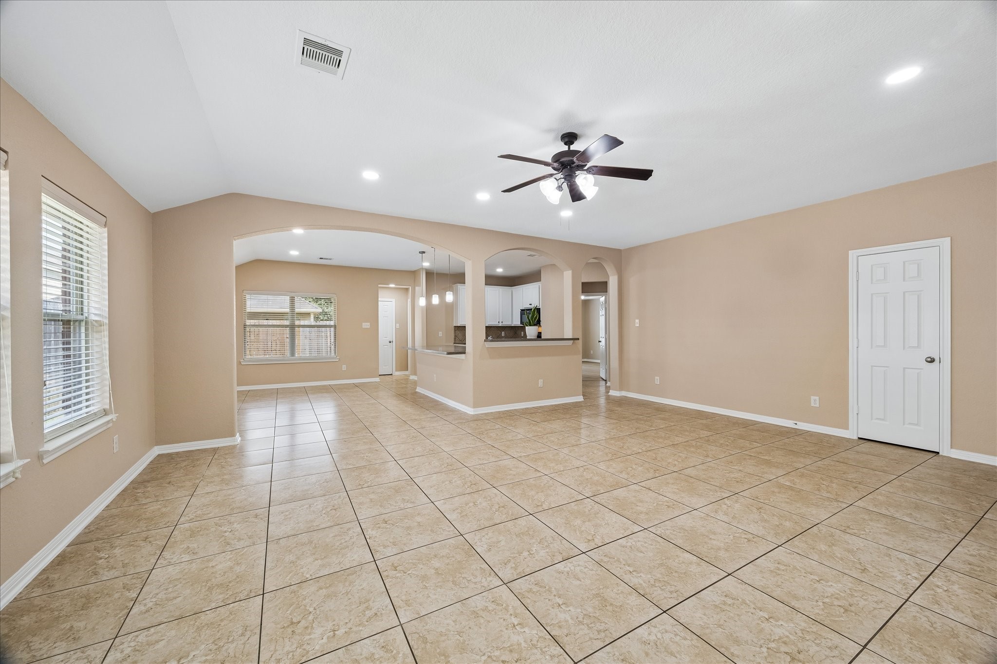 21818 Mount Hunt Drive Spring, TX 77388 - Photo 8 of 28 Gallery Image 8