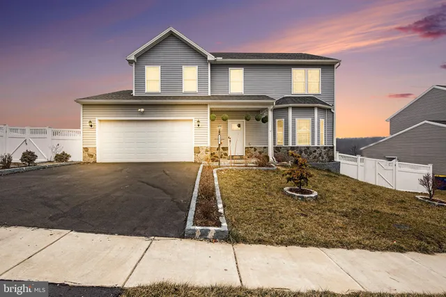 a house view with a outdoor space