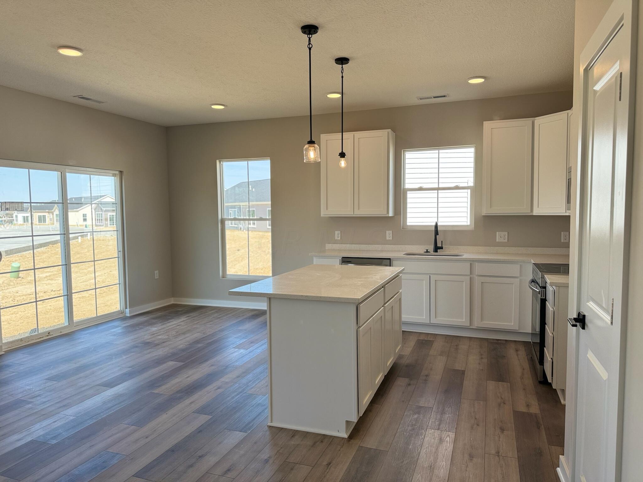 554 Rochdale Delaware, OH 43015 - Photo 8 of 15 554 Kitchen
