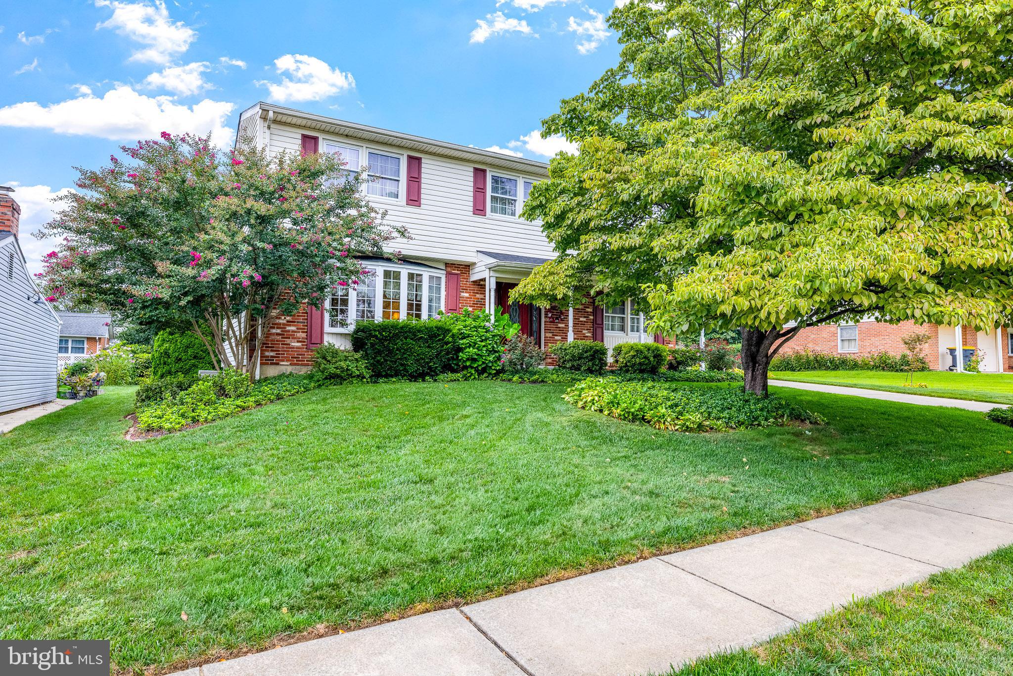 18 Whitfield Road Newark, DE 19711 - Photo 1 of 27 a front view of house with a garden