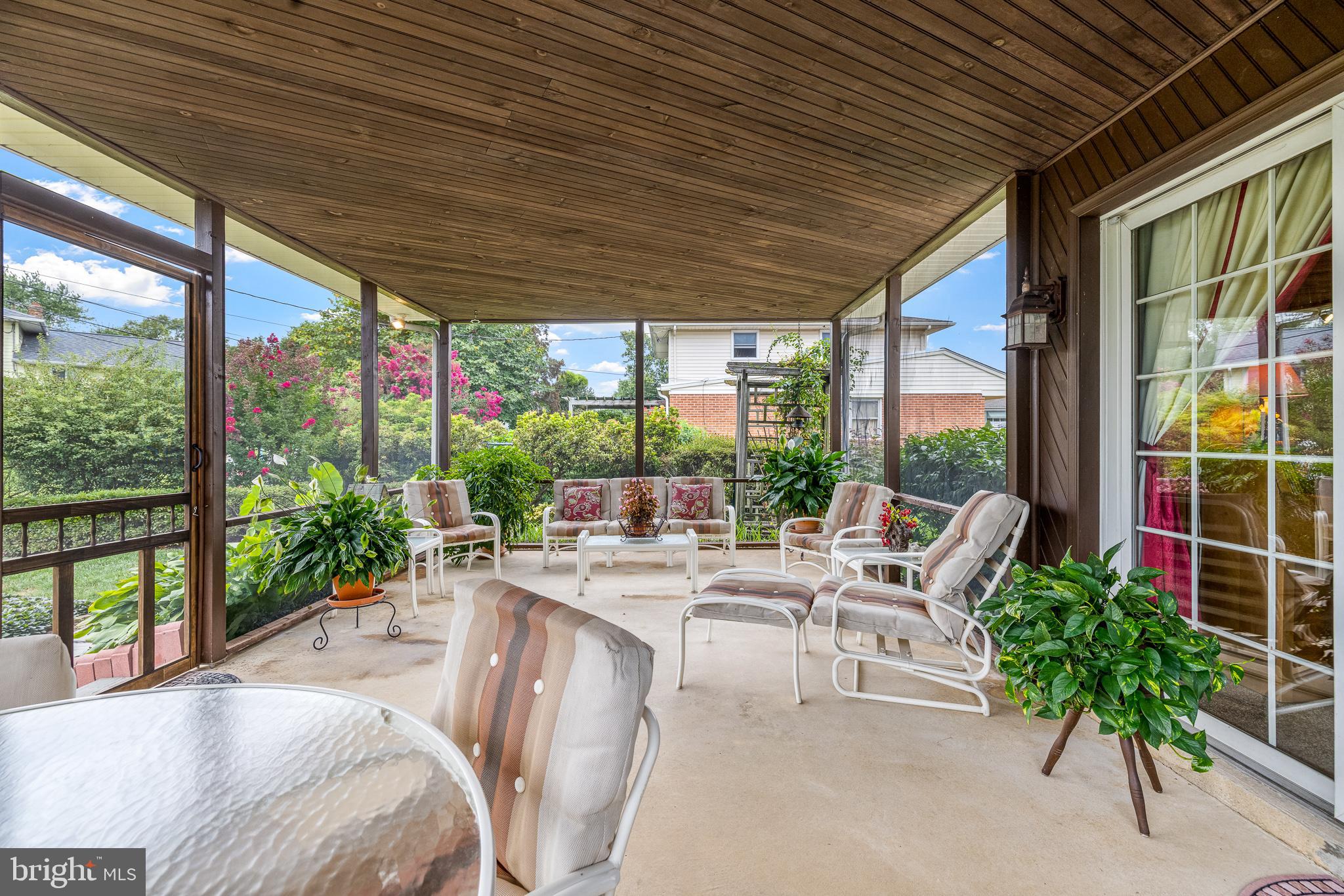 18 Whitfield Road Newark, DE 19711 - Photo 13 of 27 a living room with furniture and a garden