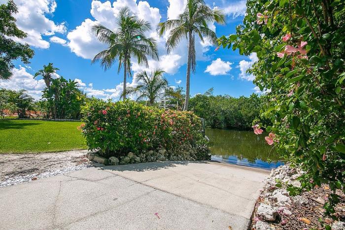 115 Burns Road Terra Ceia, FL 34250 - Photo 13 of 27