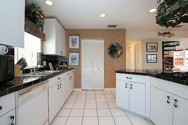 115 Burns Road Terra Ceia, FL 34250 - Photo 4 of 27