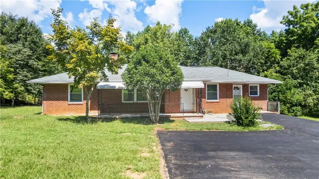 $1,000 | 804 Buford Highway Northeast, Unit C, Sugar Hill, GA 30518