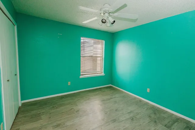 a view of room with window and ceiling fan