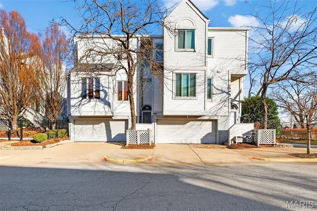 $185,000 | 28 Columbus Square Drive, St. Louis, MO 63101