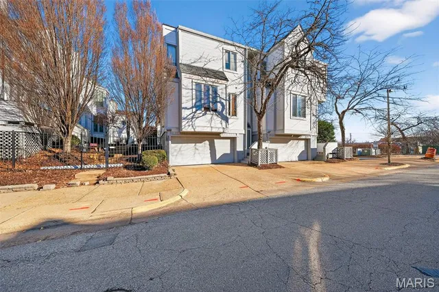 $185,000 | 28 Columbus Square Drive, St. Louis, MO 63101