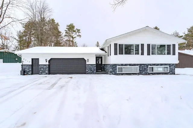 $246,900 | 2710 Crescent Drive, Merrill, WI 54452