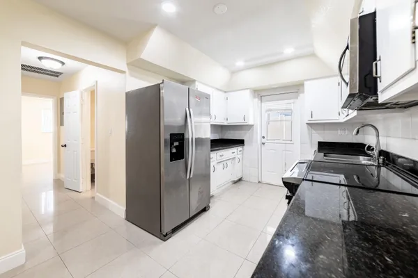 $3,500 | 3730 Northeast 13th Terrace, Pompano Beach, FL 33064