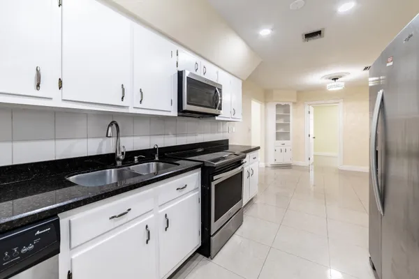 $3,500 | 3730 Northeast 13th Terrace, Pompano Beach, FL 33064