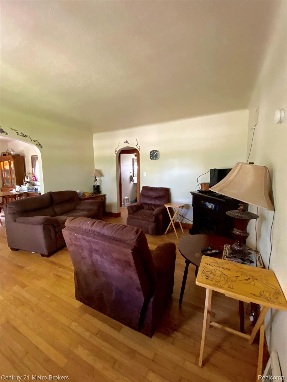 5164 Davison Road Burton, MI 48509 - Photo 13 of 20 IMG_7494.jpg