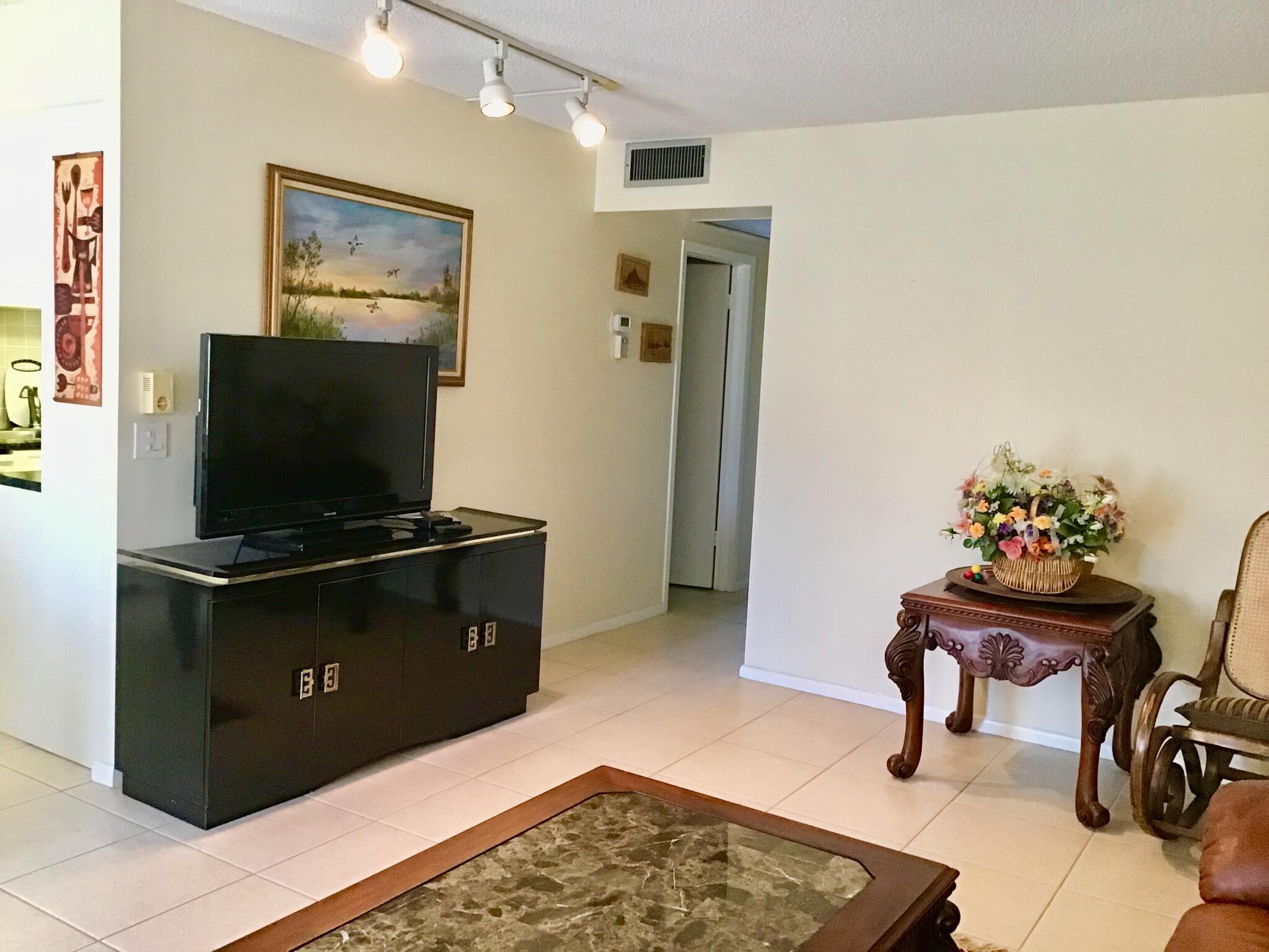 4004 Exeter Boca Raton, FL 33434 - Photo 13 of 30 ABFCBF81-2B8D-4702-9EBC-9DC663B3EE15 (1)