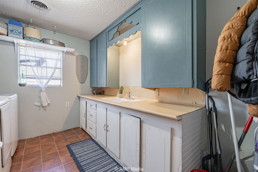 1309 Hudson Road Stamford, TX 79553 - Photo 16 of 35 a bathroom with a sink a mirror and a toilet