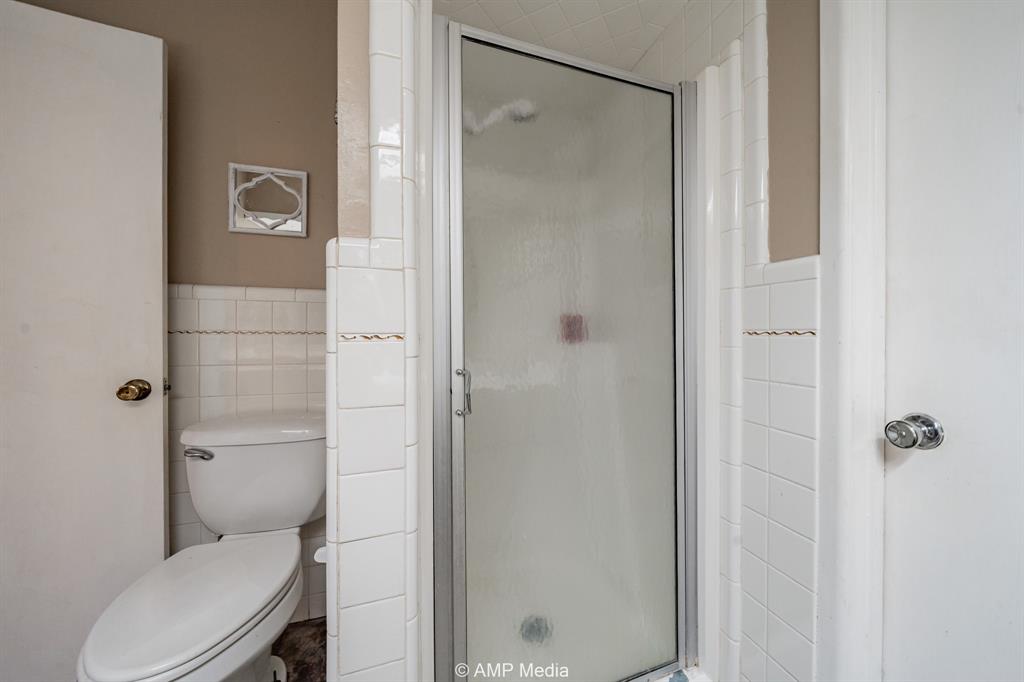 1309 Hudson Road Stamford, TX 79553 - Photo 23 of 35 a bathroom with a toilet and a shower