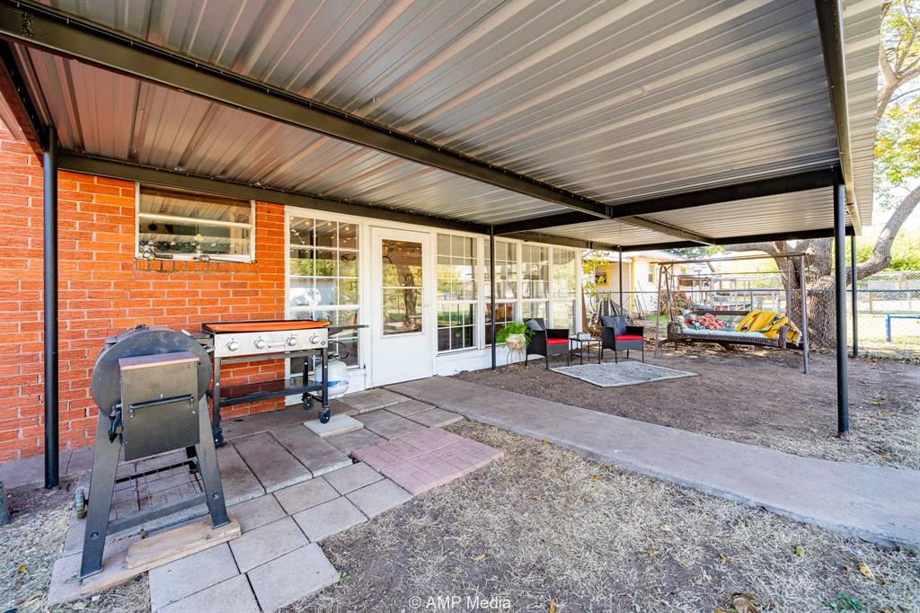 1309 Hudson Road Stamford, TX 79553 - Photo 29 of 35 a building outdoor space with patio furniture and potted plants
