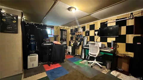 $629,000 | 42 Kenwood Avenue, Massapequa, NY 11758
