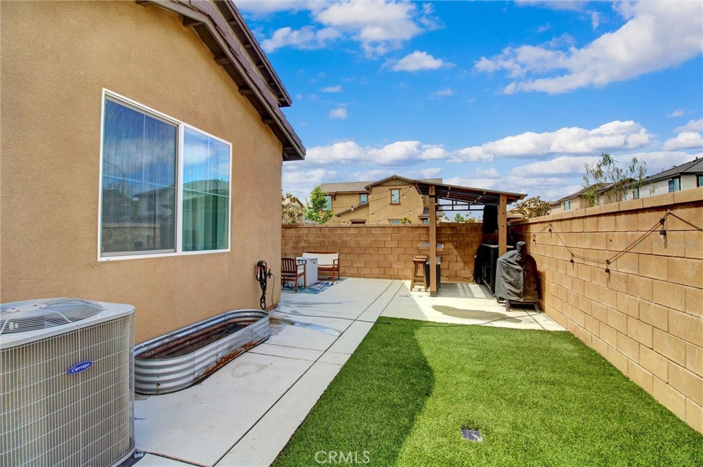 2497 Gunner Ridge Way Rialto, CA 92377 - Photo 41 of 49 a view of a backyard with sitting area