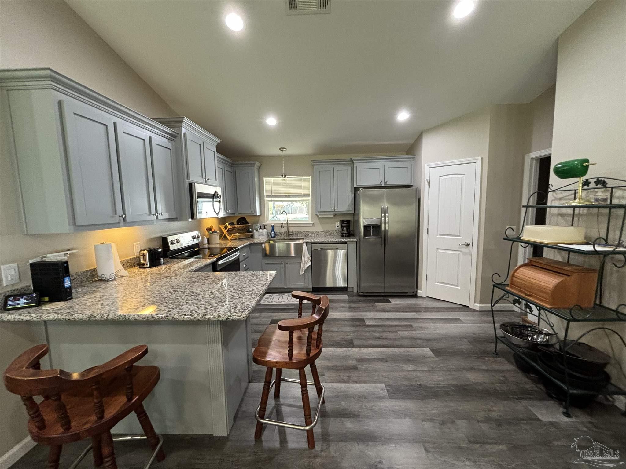 5626 Riviera Drive Milton, FL 32583 - Photo 11 of 27 Gallery Image 11