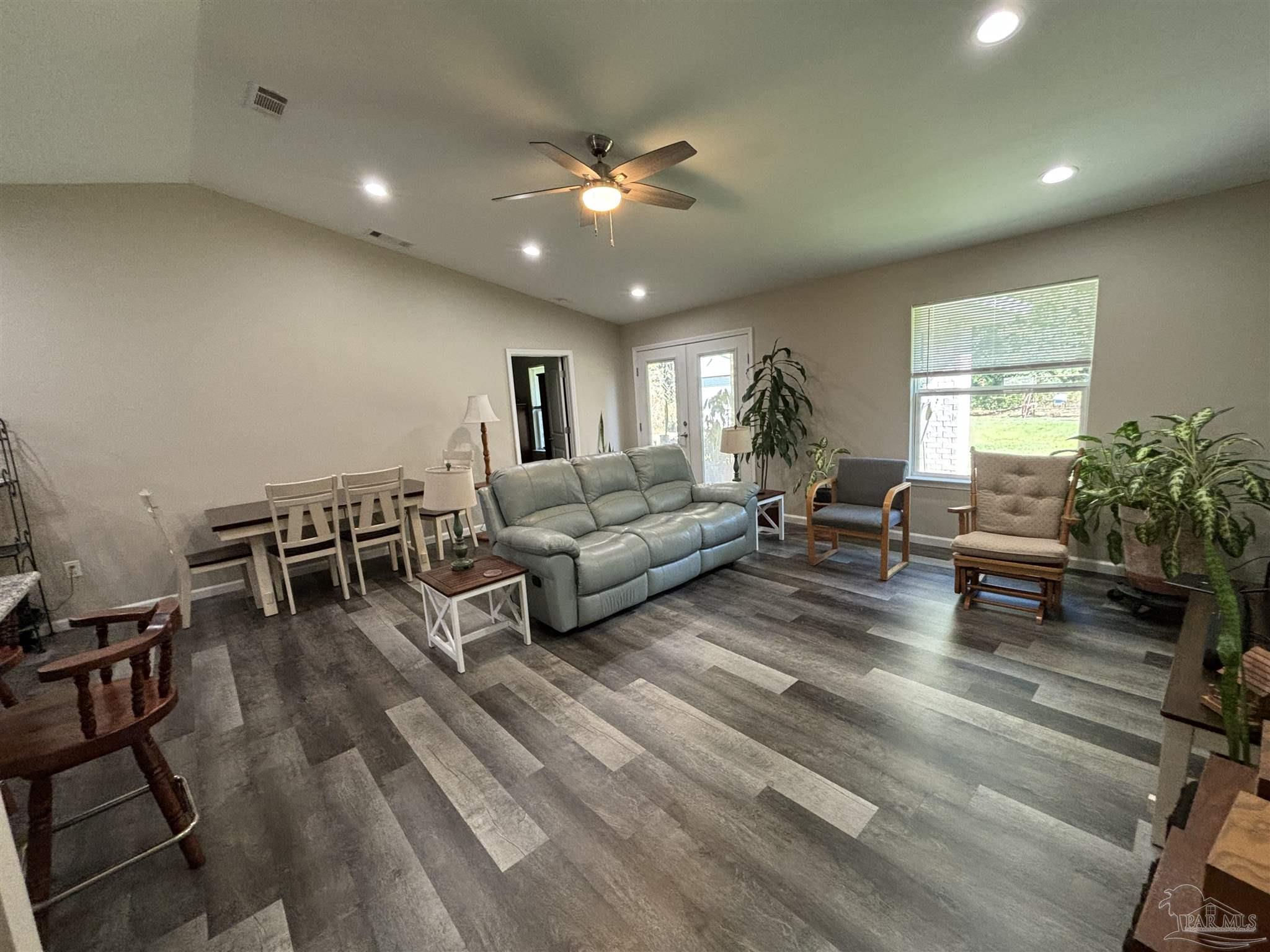 5626 Riviera Drive Milton, FL 32583 - Photo 8 of 27 Gallery Image 8