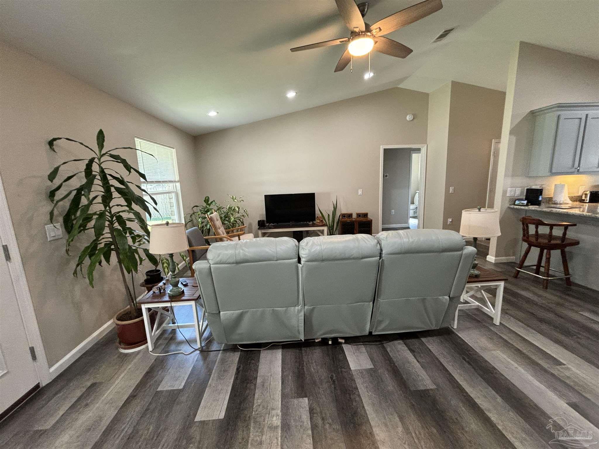 5626 Riviera Drive Milton, FL 32583 - Photo 9 of 27 Gallery Image 9
