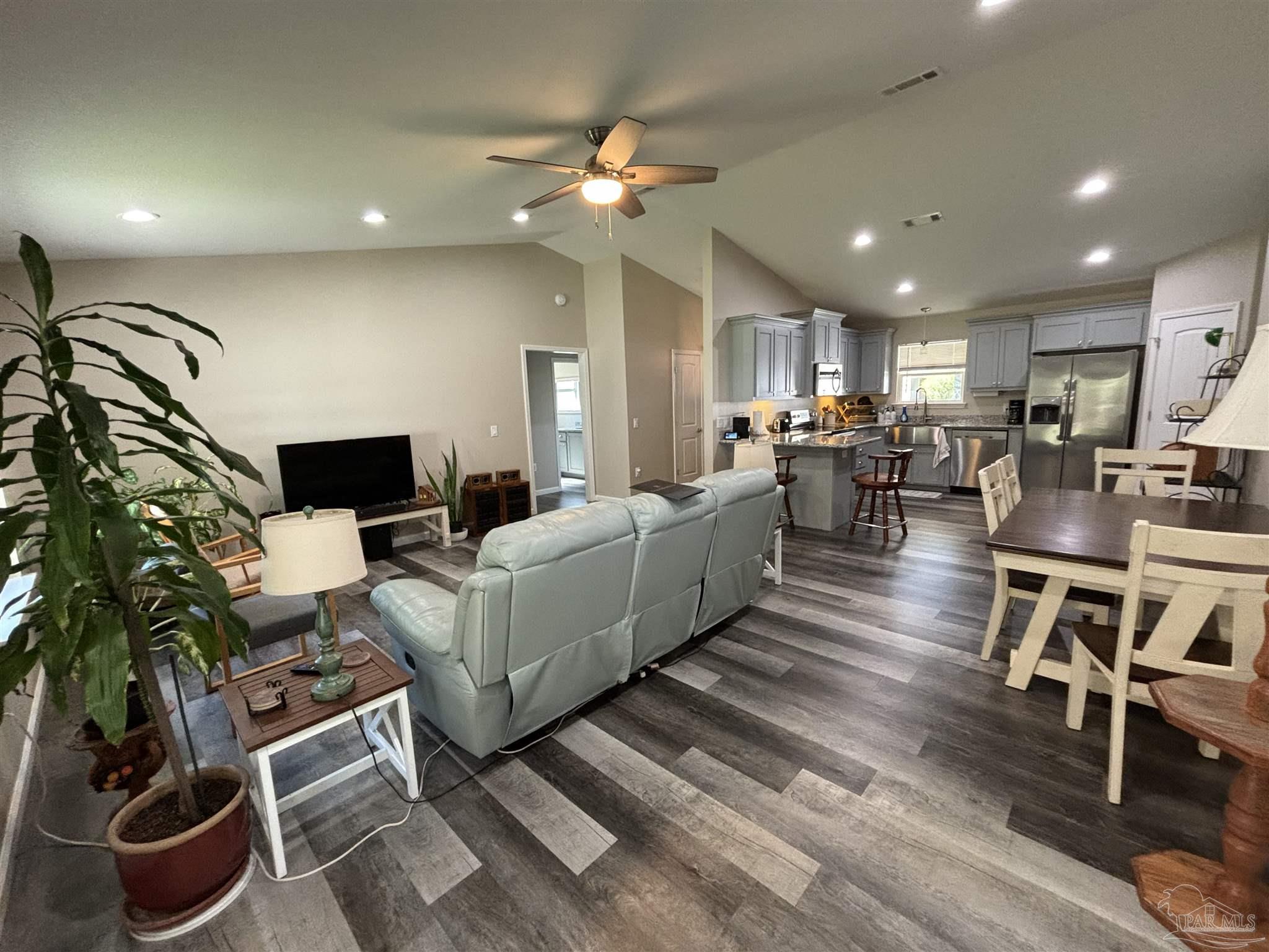5626 Riviera Drive Milton, FL 32583 - Photo 10 of 27 Gallery Image 10