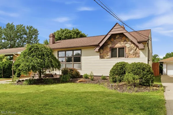$264,900 | 15624 Hocking Boulevard, Brook Park, OH 44142