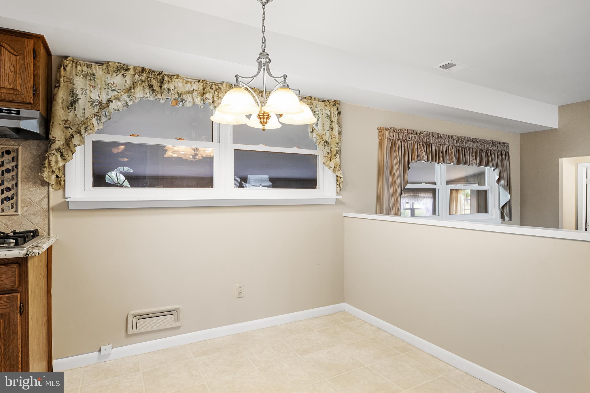 3 Navy Drive Delran, NJ 08075 - Photo 9 of 23 Breakfast Area