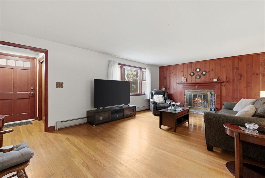 129 Oak Ridge Drive Ayer, MA 01432 - Photo 5 of 24