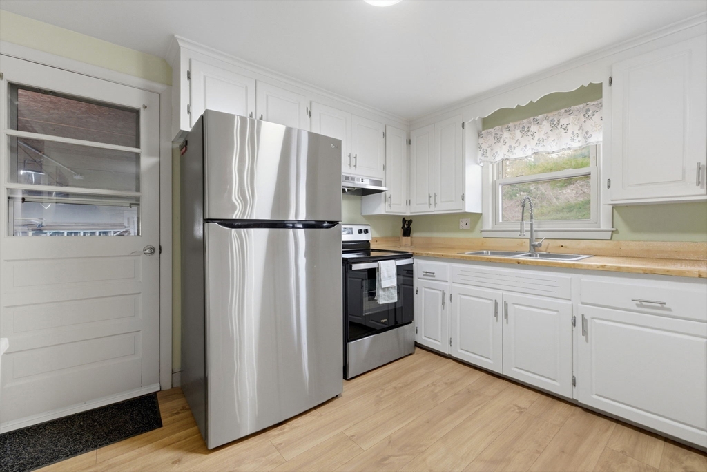 129 Oak Ridge Drive Ayer, MA 01432 - Photo 9 of 24