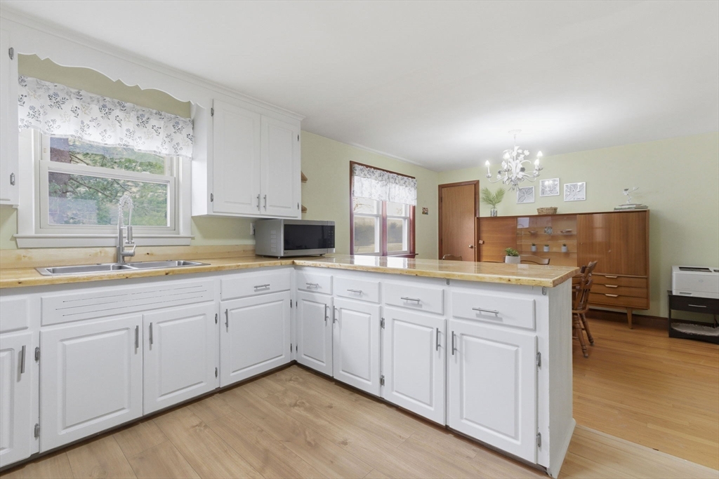 129 Oak Ridge Drive Ayer, MA 01432 - Photo 10 of 24