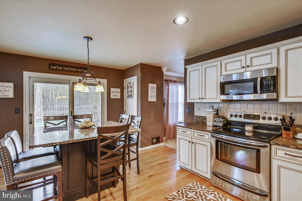 1407 Bush Road Severn, MD 21144 - Photo 19 of 56 Fully appointed eat-in kitchen