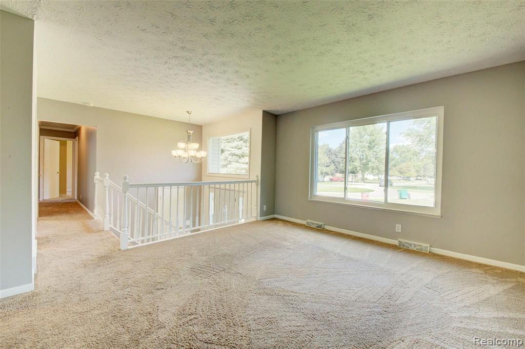 6161 Gordon Road Waterford, MI 48327 - Photo 8 of 53