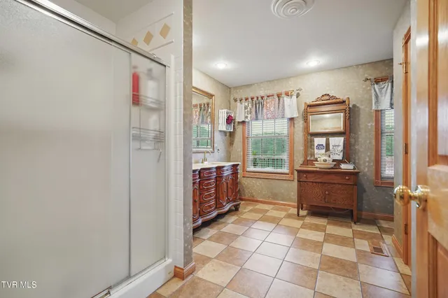 $750,000 | 1124 Elizabethton Highway, Bluff City, TN 37618