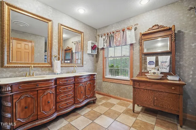 $750,000 | 1124 Elizabethton Highway, Bluff City, TN 37618