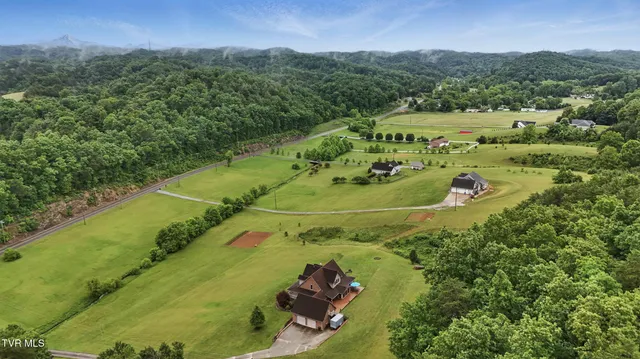 $750,000 | 1124 Elizabethton Highway, Bluff City, TN 37618