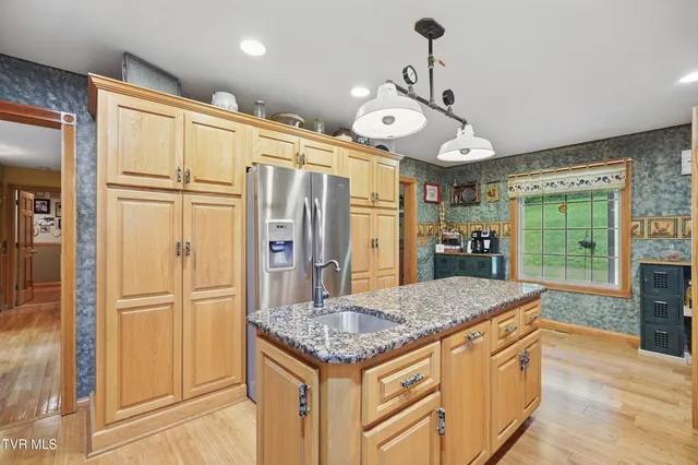 $750,000 | 1124 Elizabethton Highway, Bluff City, TN 37618