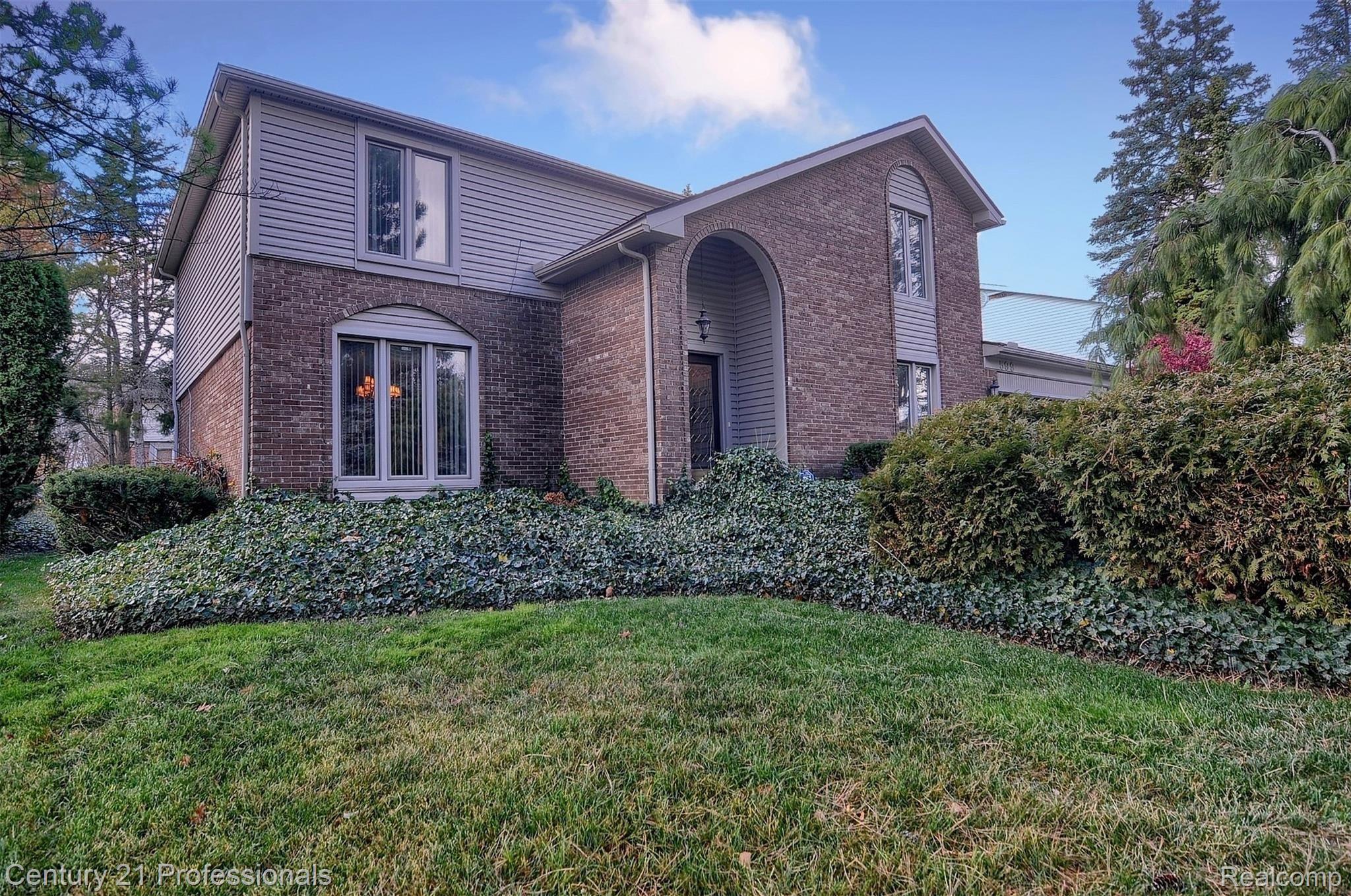 599 Middlebury Lane Rochester, MI 48309 - Photo 3 of 32 3-Front 3rd View.jpg