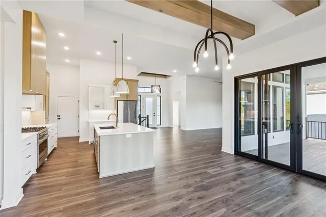 $819,950 | 5146 Northwest 47th Street, Riverside, MO 64150