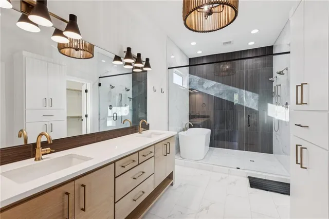 $819,950 | 5146 Northwest 47th Street, Riverside, MO 64150