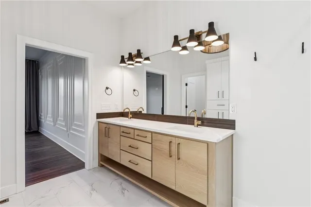 $819,950 | 5146 Northwest 47th Street, Riverside, MO 64150