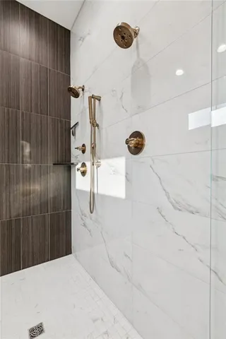 $819,950 | 5146 Northwest 47th Street, Riverside, MO 64150