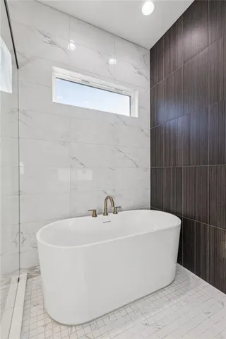 $819,950 | 5146 Northwest 47th Street, Riverside, MO 64150