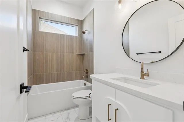 $819,950 | 5146 Northwest 47th Street, Riverside, MO 64150