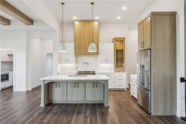 $819,950 | 5146 Northwest 47th Street, Riverside, MO 64150