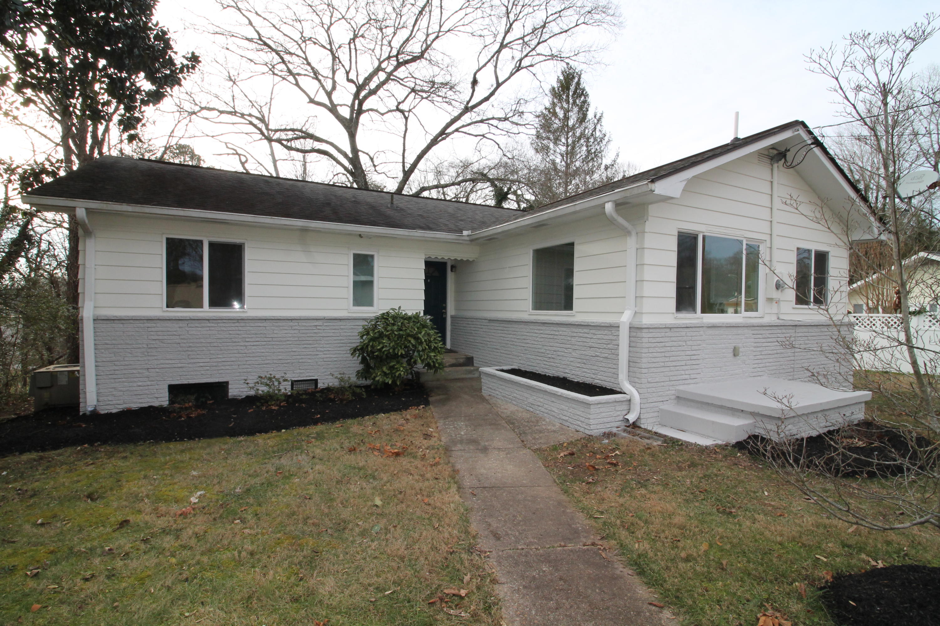 110 Gordon Road Oak Ridge, TN 37830 - Photo 3 of 20 Front Side