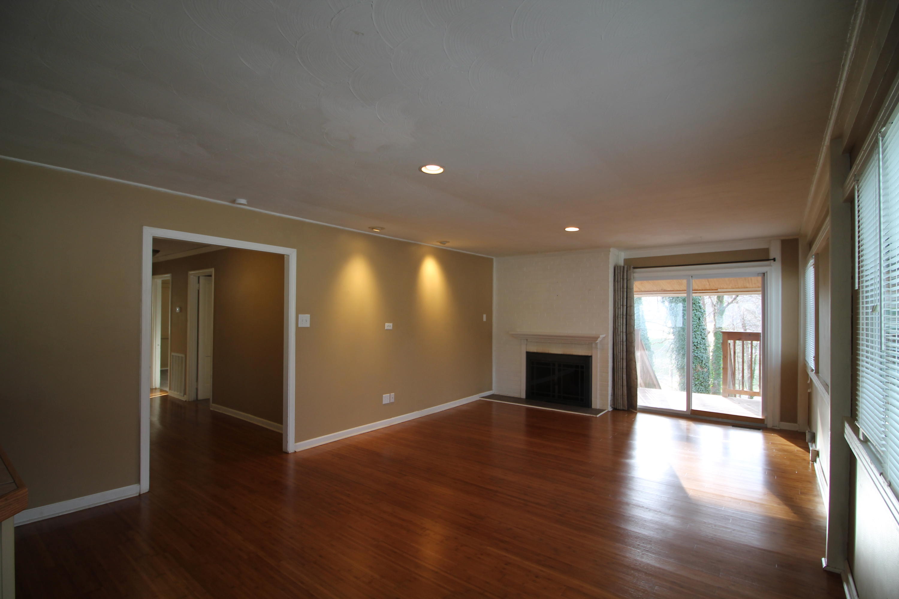 110 Gordon Road Oak Ridge, TN 37830 - Photo 6 of 20 Living room 3