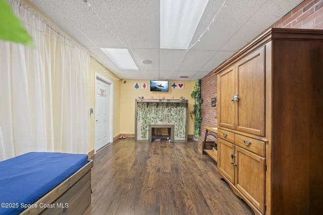 a view of a workspace with furniture