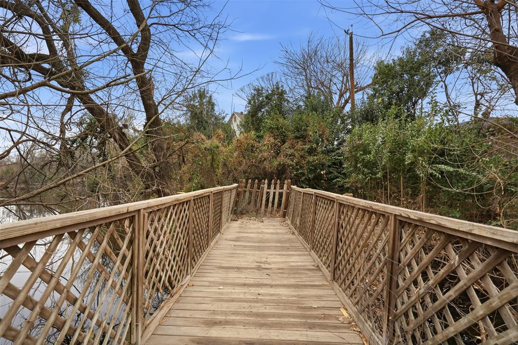 525 West Ridgewood Drive Garland, TX 75041 - Photo 33 of 39